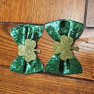2 piece sparkling green clover hair clips